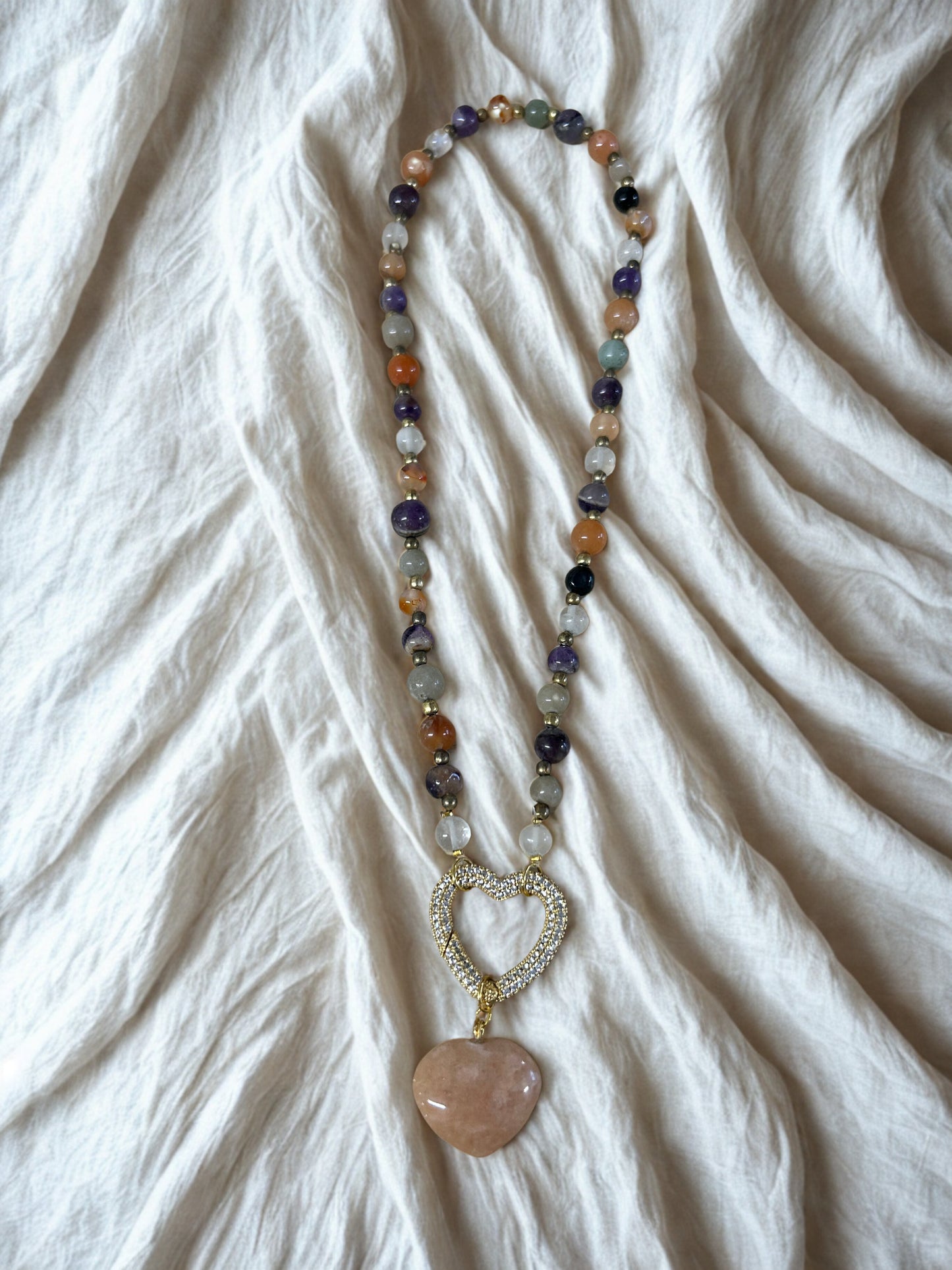 Ketting met calcedoon en Amethyst