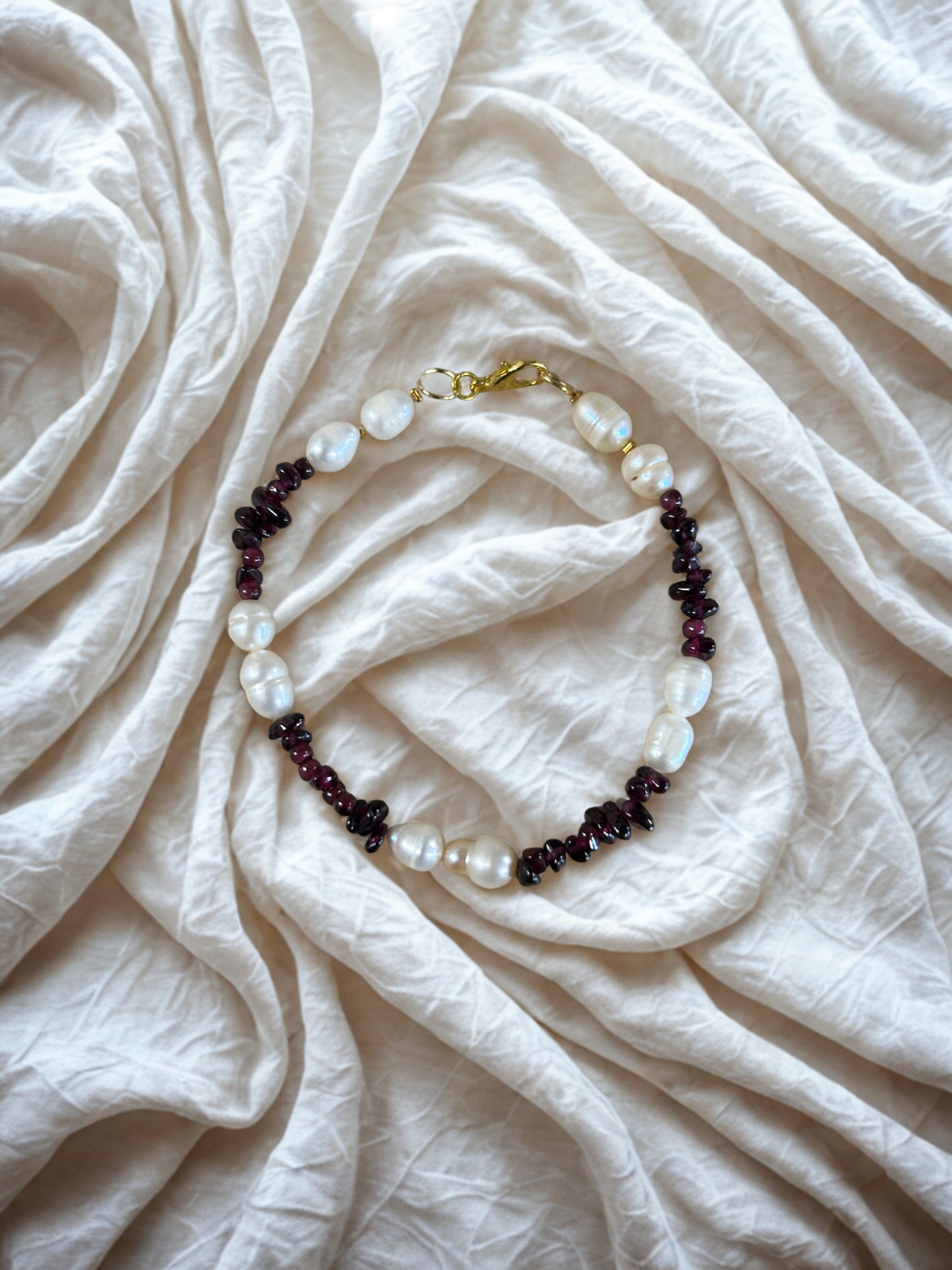 Armband granaat en parel