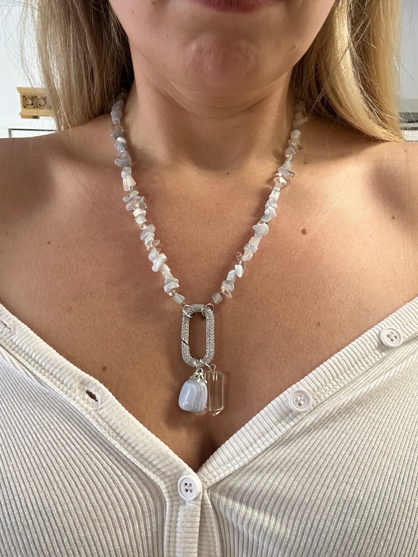 Ketting calcedoon en bergkristal